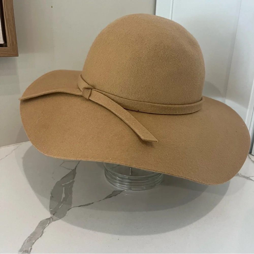 Floppy Hat, 100% Wool Elegant Tan Women's Floppy Hat